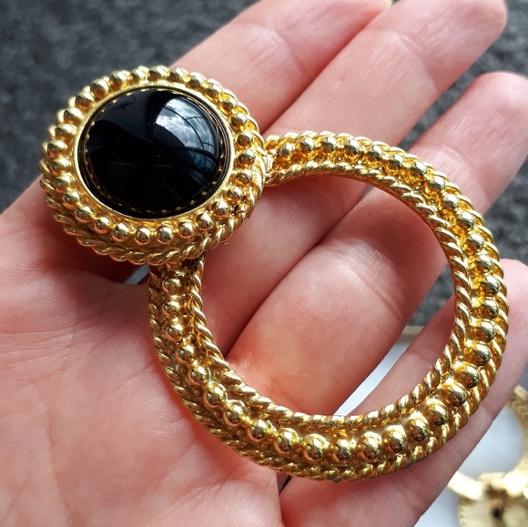 Vintage clip on earrings Gold and Black - Picture 6 of 9